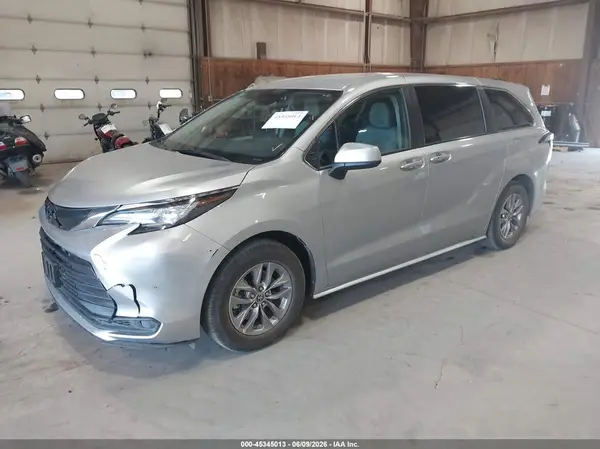 5TDKSKFC1NS066044 2022 TOYOTA SIENNA - Image 2