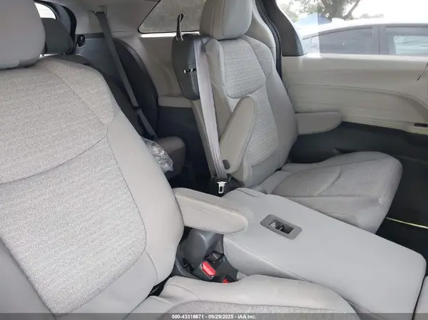5TDKSKFC1NS069235 2022 TOYOTA SIENNA - Image 8