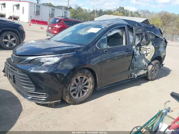 5TDKSKFC1NS073088 2022 TOYOTA SIENNA - Image 2