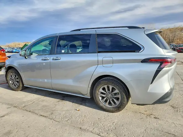 5TDKSKFC1RS112848 2024 TOYOTA SIENNA - Image 2