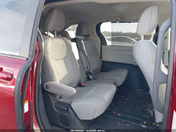 5TDKSKFC1RS117953 2024 TOYOTA SIENNA - Image 8