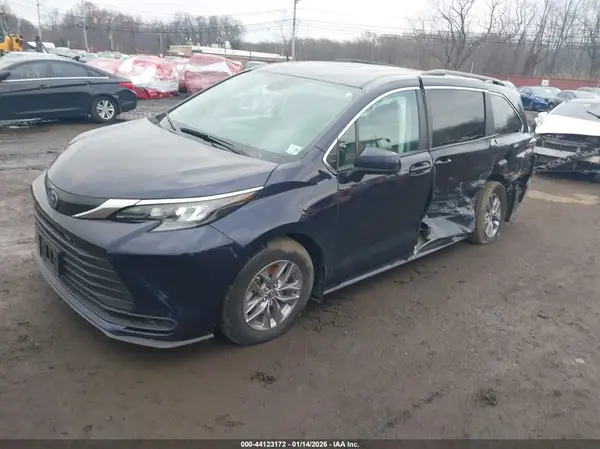 5TDKSKFC1RS119542 2024 TOYOTA SIENNA - Image 2