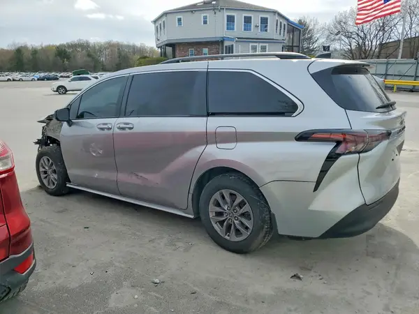 5TDKSKFC1RS123414 2024 TOYOTA SIENNA - Image 2