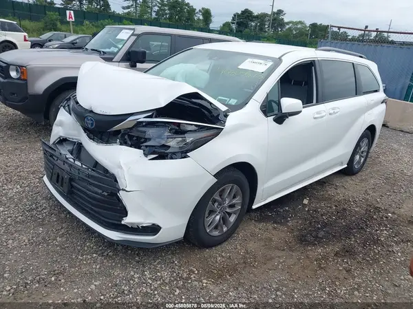 5TDKSKFC1SS215984 2025 TOYOTA SIENNA - Image 2