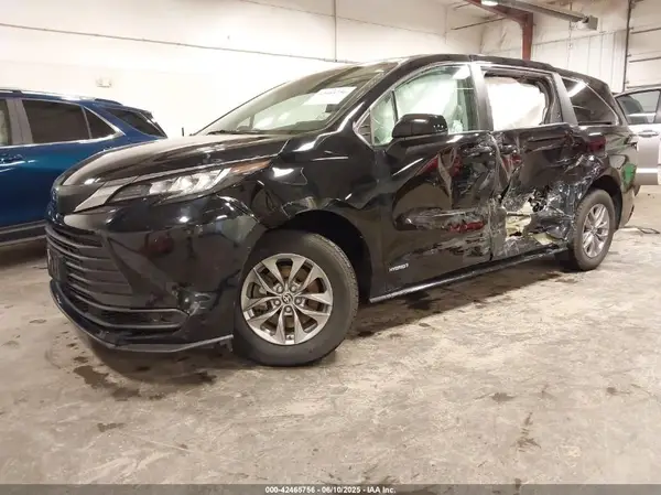 5TDKSKFC2MS004179 2021 TOYOTA SIENNA - Image 2