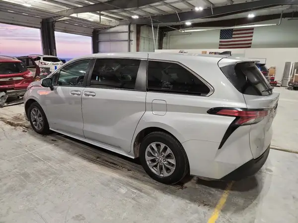 5TDKSKFC2MS035772 2021 TOYOTA SIENNA - Image 2