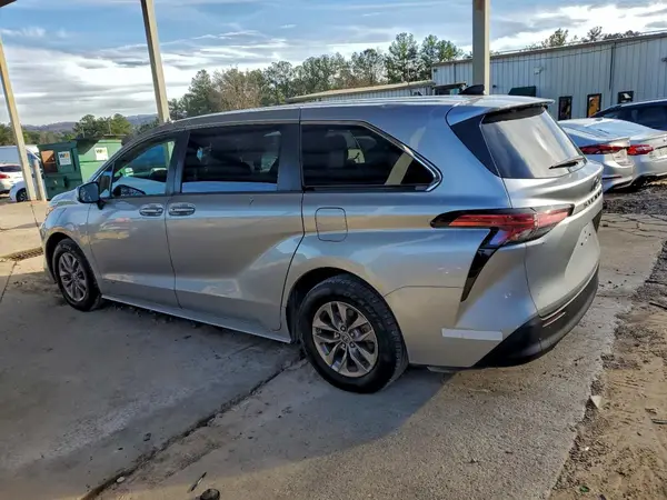 5TDKSKFC2MS035884 2021 TOYOTA SIENNA - Image 2