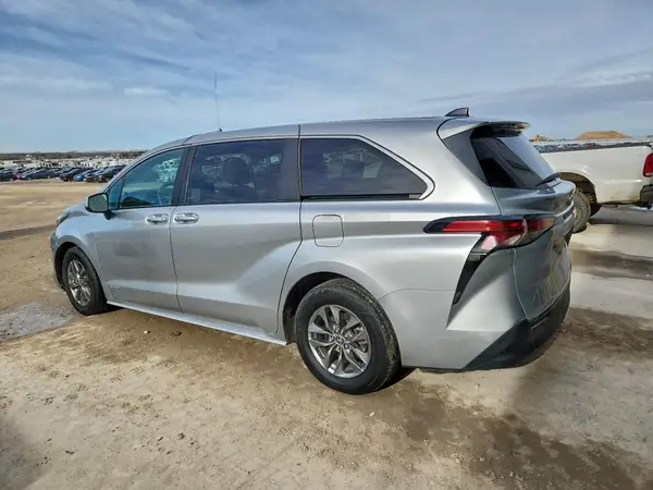 5TDKSKFC2MS036811 2021 TOYOTA SIENNA - Image 2