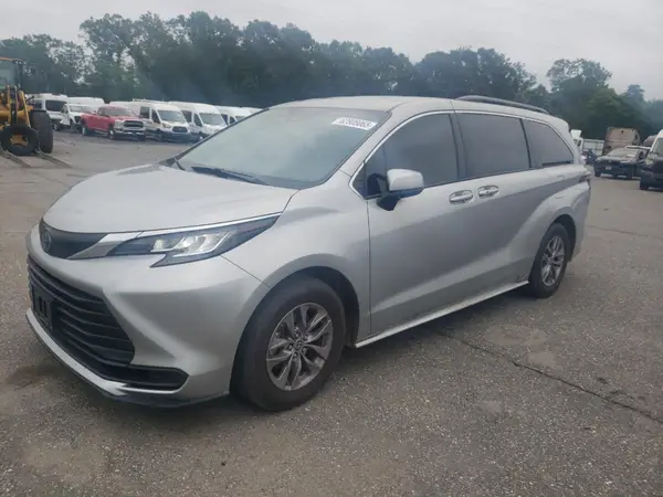 5TDKSKFC2NS042612 2022 TOYOTA SIENNA - Image 1