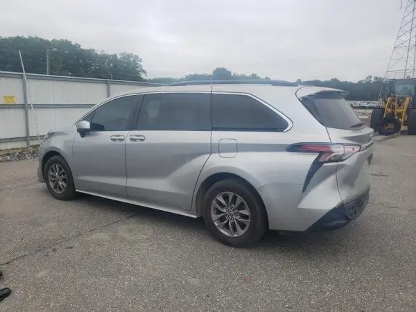 5TDKSKFC2NS042612 2022 TOYOTA SIENNA - Image 2