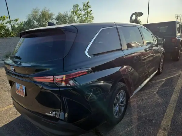 5TDKSKFC2NS047163 2022 TOYOTA SIENNA - Image 2