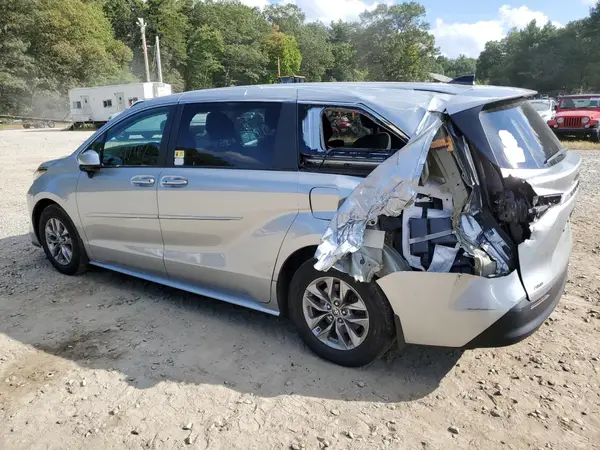 5TDKSKFC2NS068787 2022 TOYOTA SIENNA - Image 2
