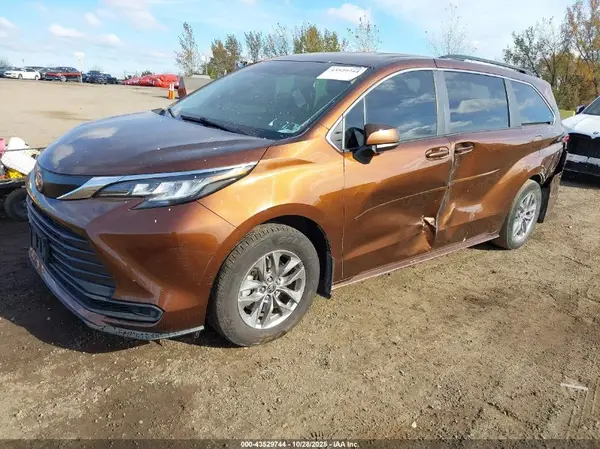 5TDKSKFC2PS074608 2023 TOYOTA SIENNA - Image 2