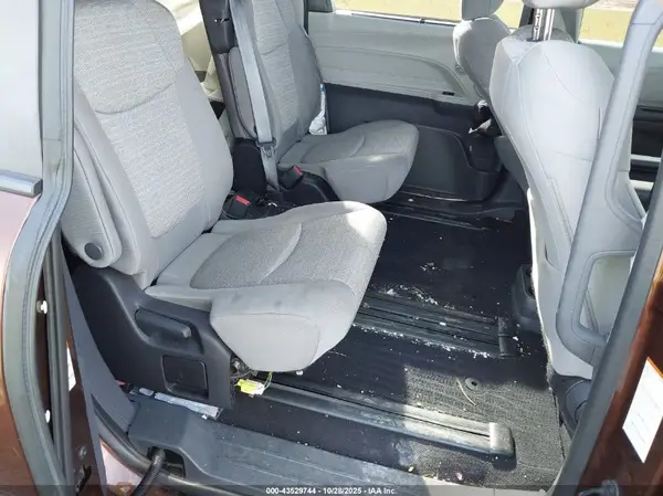5TDKSKFC2PS074608 2023 TOYOTA SIENNA - Image 8
