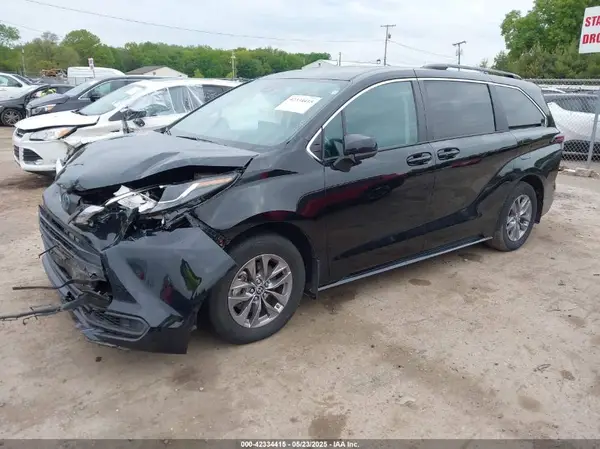 5TDKSKFC2PS084975 2023 TOYOTA SIENNA - Image 2