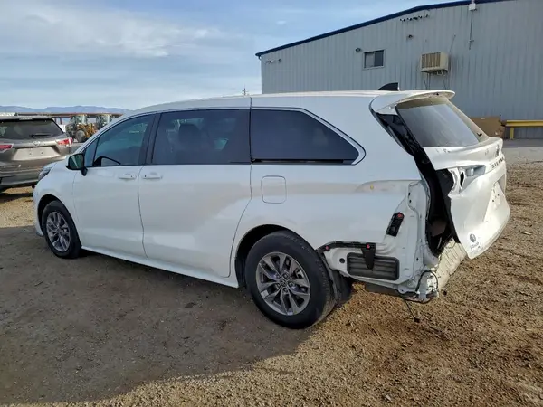 5TDKSKFC2PS096351 2023 TOYOTA SIENNA - Image 2