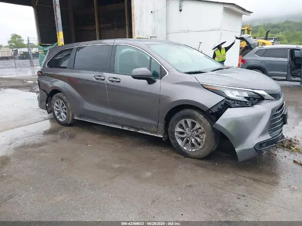 5TDKSKFC2PS103895 2023 TOYOTA SIENNA - Image 1