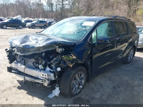 5TDKSKFC2SS164981 2025 TOYOTA SIENNA - Image 2