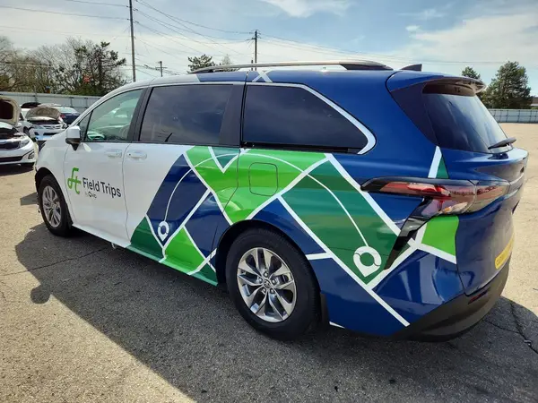 5TDKSKFC2SS183692 2025 TOYOTA SIENNA - Image 2