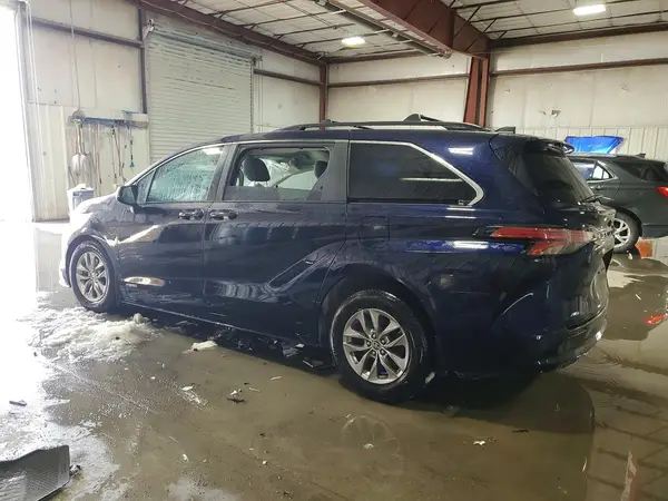 5TDKSKFC3MS012677 2021 TOYOTA SIENNA - Image 2