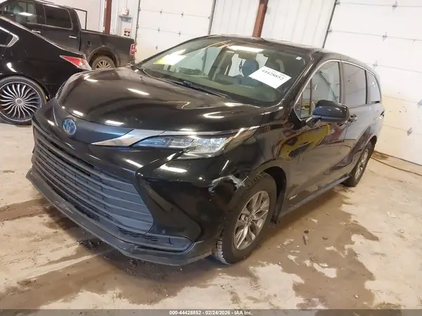 5TDKSKFC3MS020505 2021 TOYOTA SIENNA - Image 2