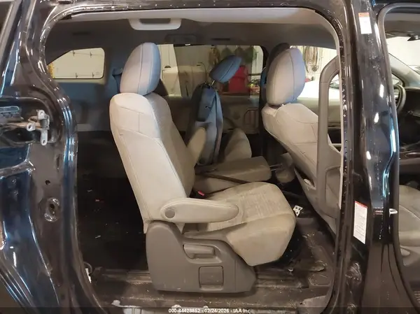 5TDKSKFC3MS020505 2021 TOYOTA SIENNA - Image 8
