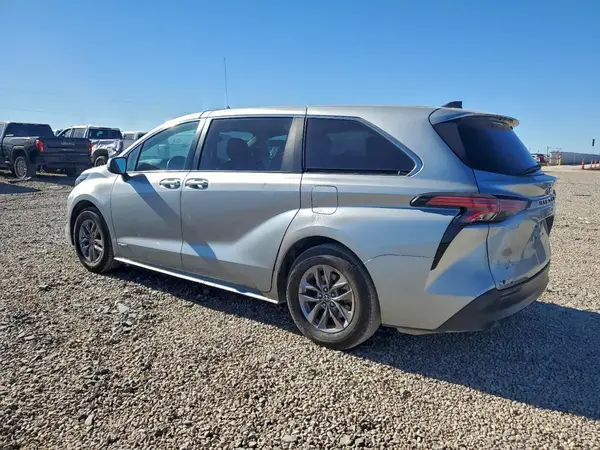 5TDKSKFC3MS035778 2021 TOYOTA SIENNA - Image 2