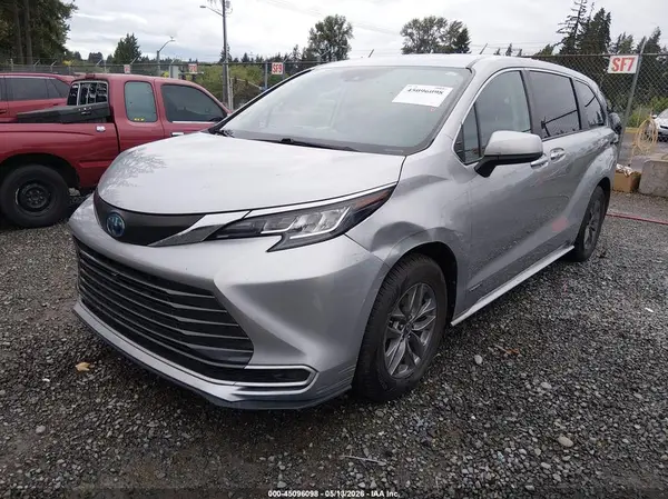 5TDKSKFC3MS036588 2021 TOYOTA SIENNA - Image 2