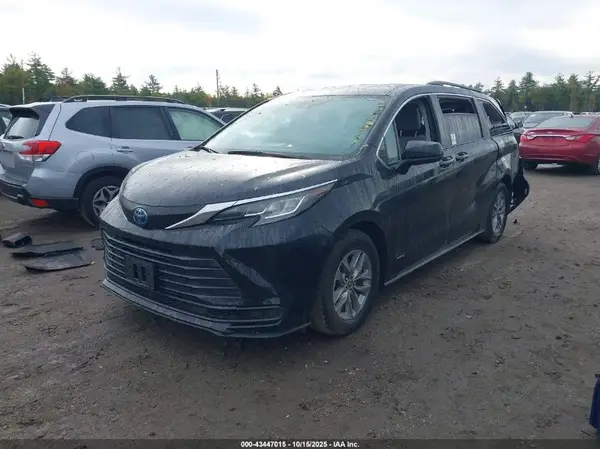 5TDKSKFC3MS038518 2021 TOYOTA SIENNA - Image 2