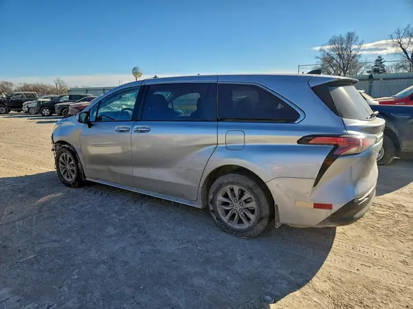 5TDKSKFC3NS062755 2022 TOYOTA SIENNA - Image 2
