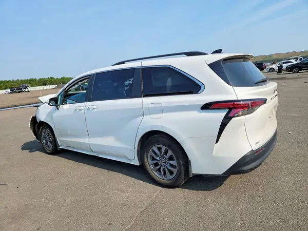 5TDKSKFC3NS069673 2022 TOYOTA SIENNA - Image 2