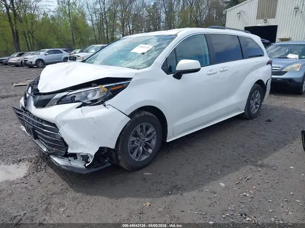 5TDKSKFC3RS121812 2024 TOYOTA SIENNA - Image 2