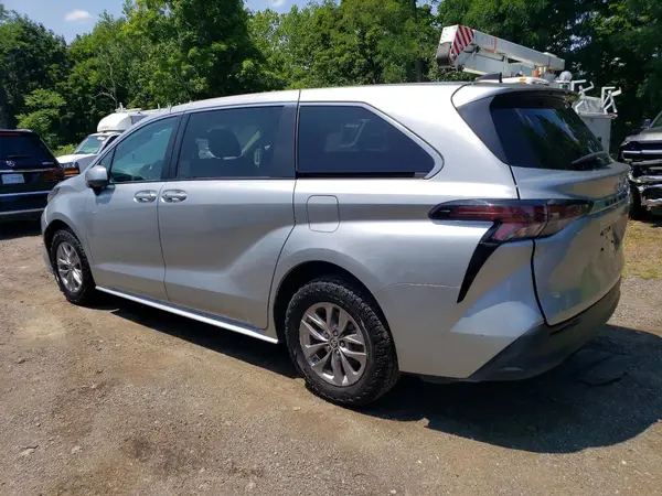 5TDKSKFC3RS140540 2024 TOYOTA SIENNA - Image 2
