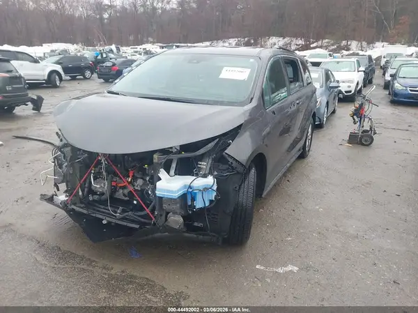 5TDKSKFC3SS156369 2025 TOYOTA SIENNA - Image 2