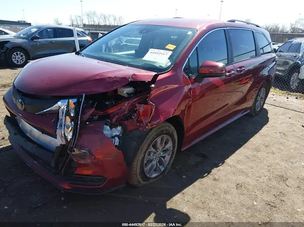 5TDKSKFC3TS235543 2026 TOYOTA SIENNA - Image 2