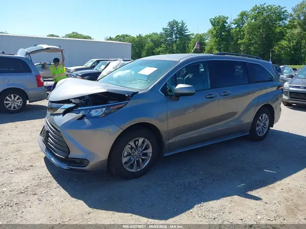 5TDKSKFC3TS247143 2026 TOYOTA SIENNA - Image 2