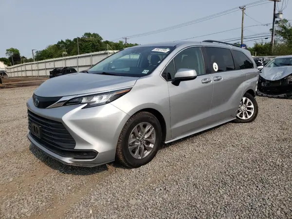 5TDKSKFC4NS043681 2022 TOYOTA SIENNA - Image 1