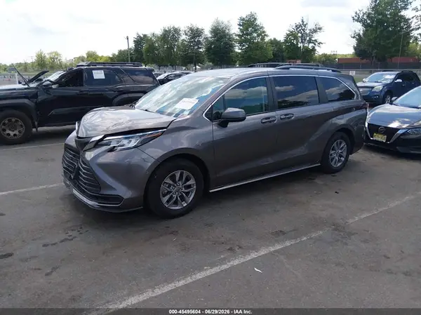 5TDKSKFC4NS054535 2022 TOYOTA SIENNA - Image 2