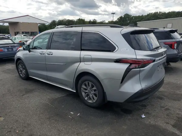 5TDKSKFC4NS055541 2022 TOYOTA SIENNA - Image 2