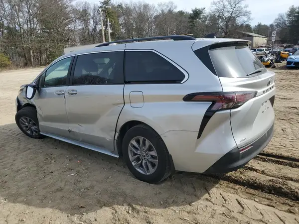 5TDKSKFC4RS118305 2024 TOYOTA SIENNA - Image 2