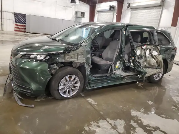 5TDKSKFC4RS138389 2024 TOYOTA SIENNA - Image 1