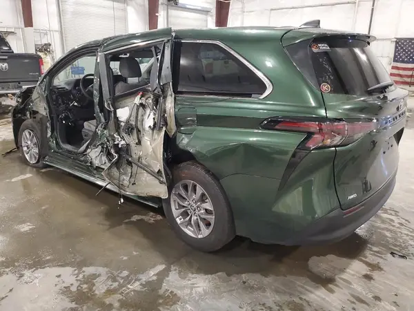 5TDKSKFC4RS138389 2024 TOYOTA SIENNA - Image 2