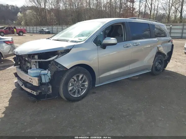 5TDKSKFC4RS148968 2024 TOYOTA SIENNA - Image 2