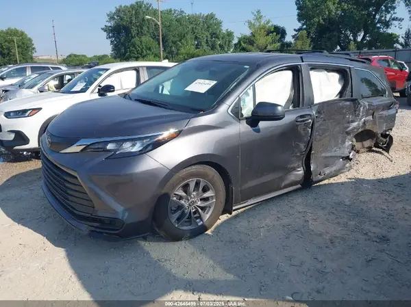 5TDKSKFC4SS160222 2025 TOYOTA SIENNA - Image 2