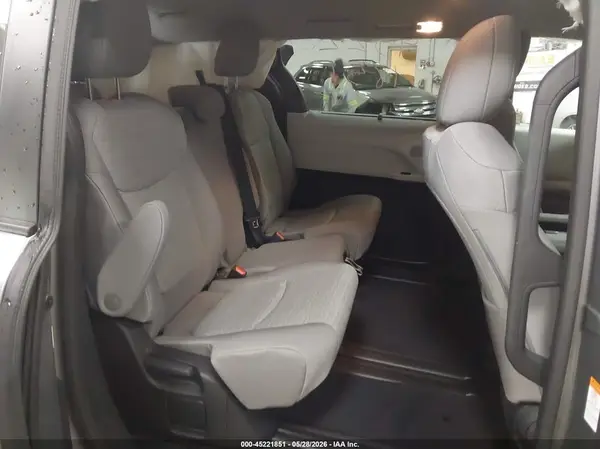 5TDKSKFC4TS251833 2026 TOYOTA SIENNA - Image 8