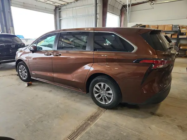 5TDKSKFC5MS034082 2021 TOYOTA SIENNA - Image 2