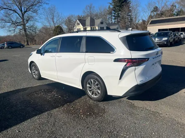 5TDKSKFC5NS043723 2022 TOYOTA SIENNA - Image 2