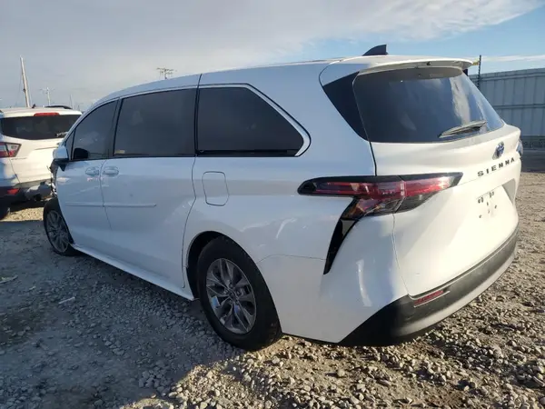 5TDKSKFC5NS055967 2022 TOYOTA SIENNA - Image 2