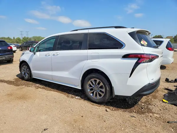 5TDKSKFC5NS058559 2022 TOYOTA SIENNA - Image 2