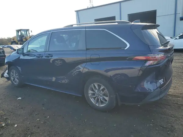 5TDKSKFC5NS060117 2022 TOYOTA SIENNA - Image 2